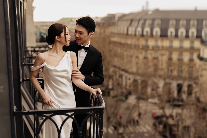 Couples Sunset Pre-wedding Photoshoot in Parisian Balcony 
