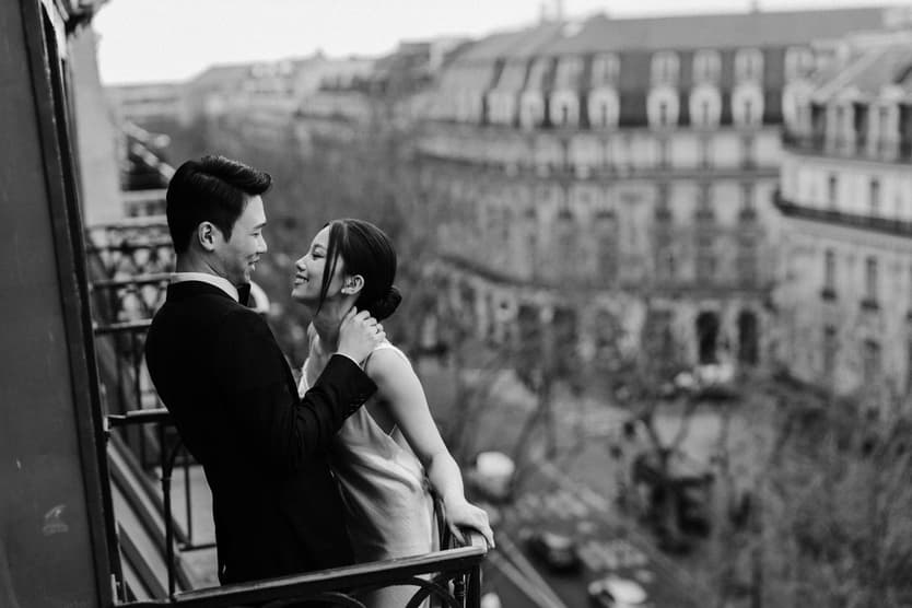 Couples Sunset Pre-wedding Photoshoot in Parisian Balcony 