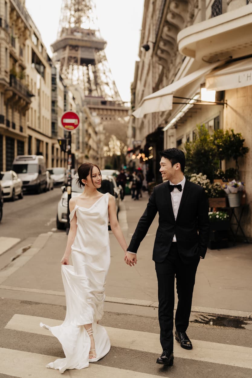 Couples Sunset Pre-wedding Photoshoot in Paris with Eiffel Tower View Street 