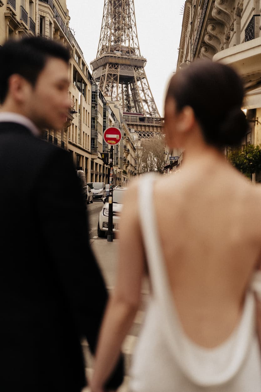 Couples Sunset Pre-wedding Photoshoot in Paris with Eiffel Tower View