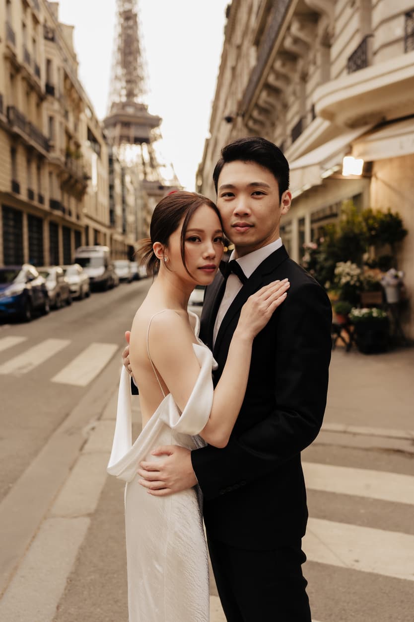 Couples Sunset Pre-wedding Photoshoot in Paris with Eiffel Tower View