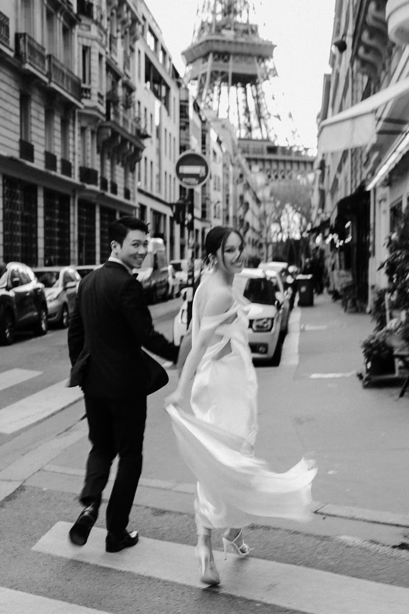 Couples Sunset Pre-wedding Photoshoot in Paris with Eiffel Tower View