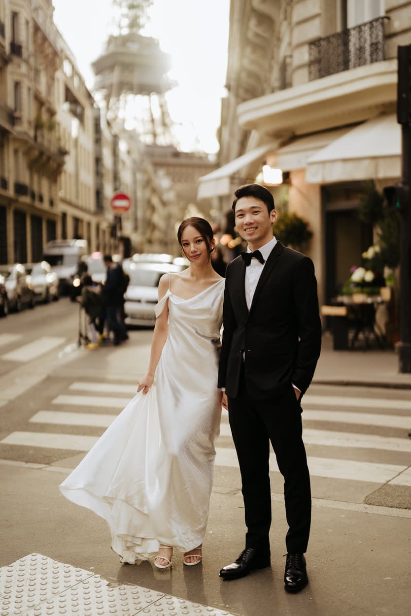 Couples Sunset Pre-wedding Photoshoot in Paris with Eiffel Tower View