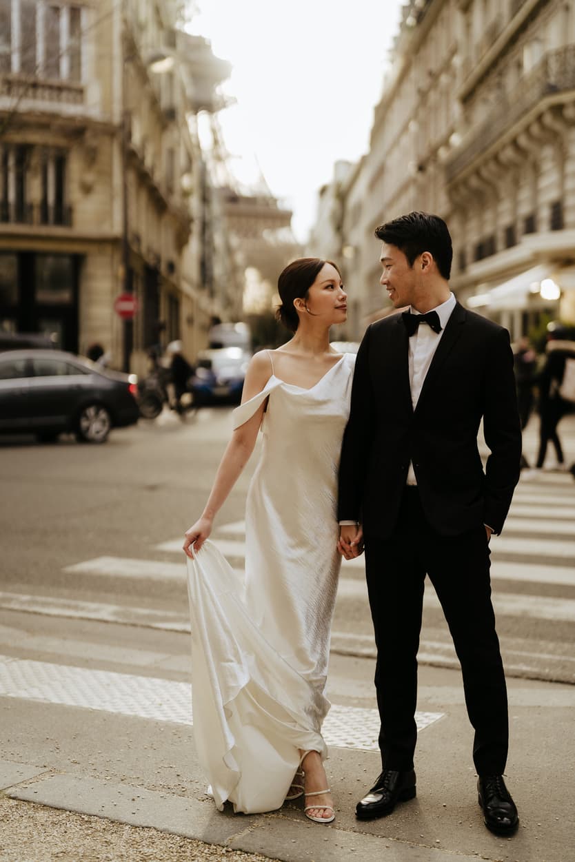 Couples Sunset Pre-wedding Photoshoot in Paris with Eiffel Tower View