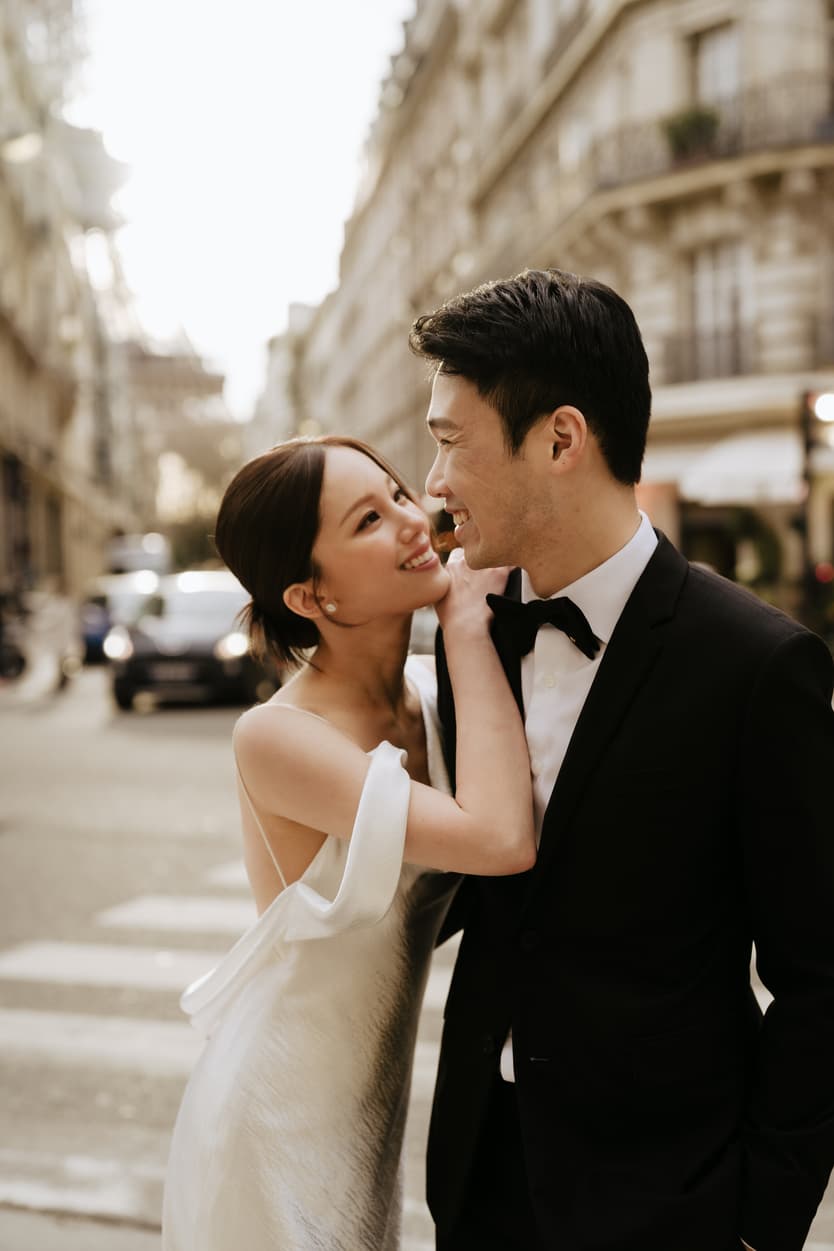 Couples Sunset Pre-wedding Photoshoot in Paris with Eiffel Tower View Street