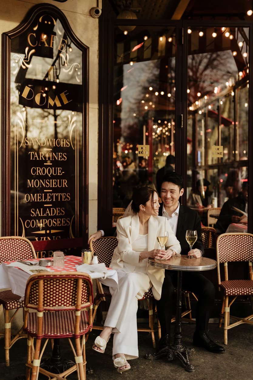 Couples Sunset Pre-wedding Photoshoot in Paris café