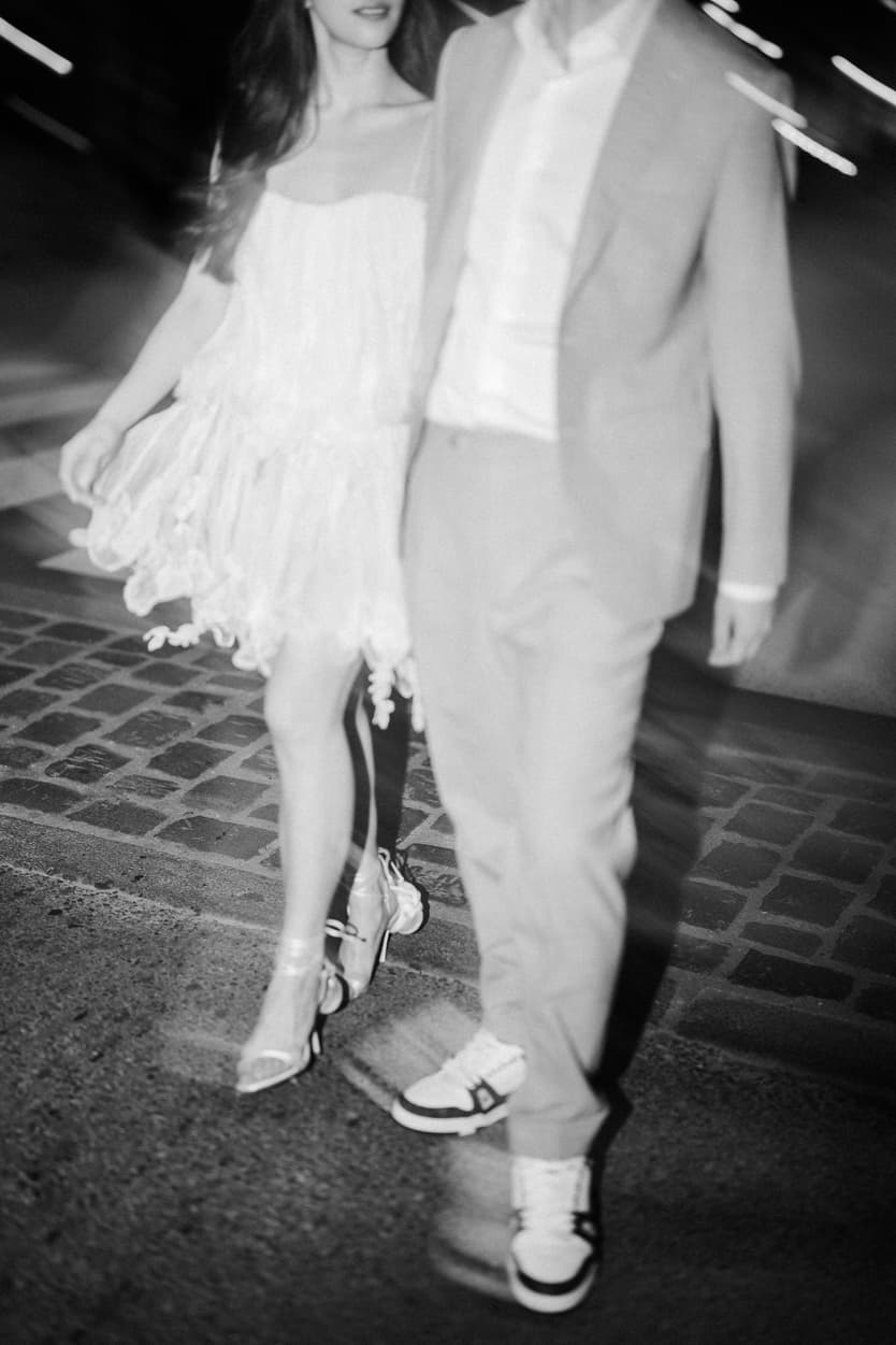 Couples Sunset Pre-wedding Photoshoot in Paris streets 