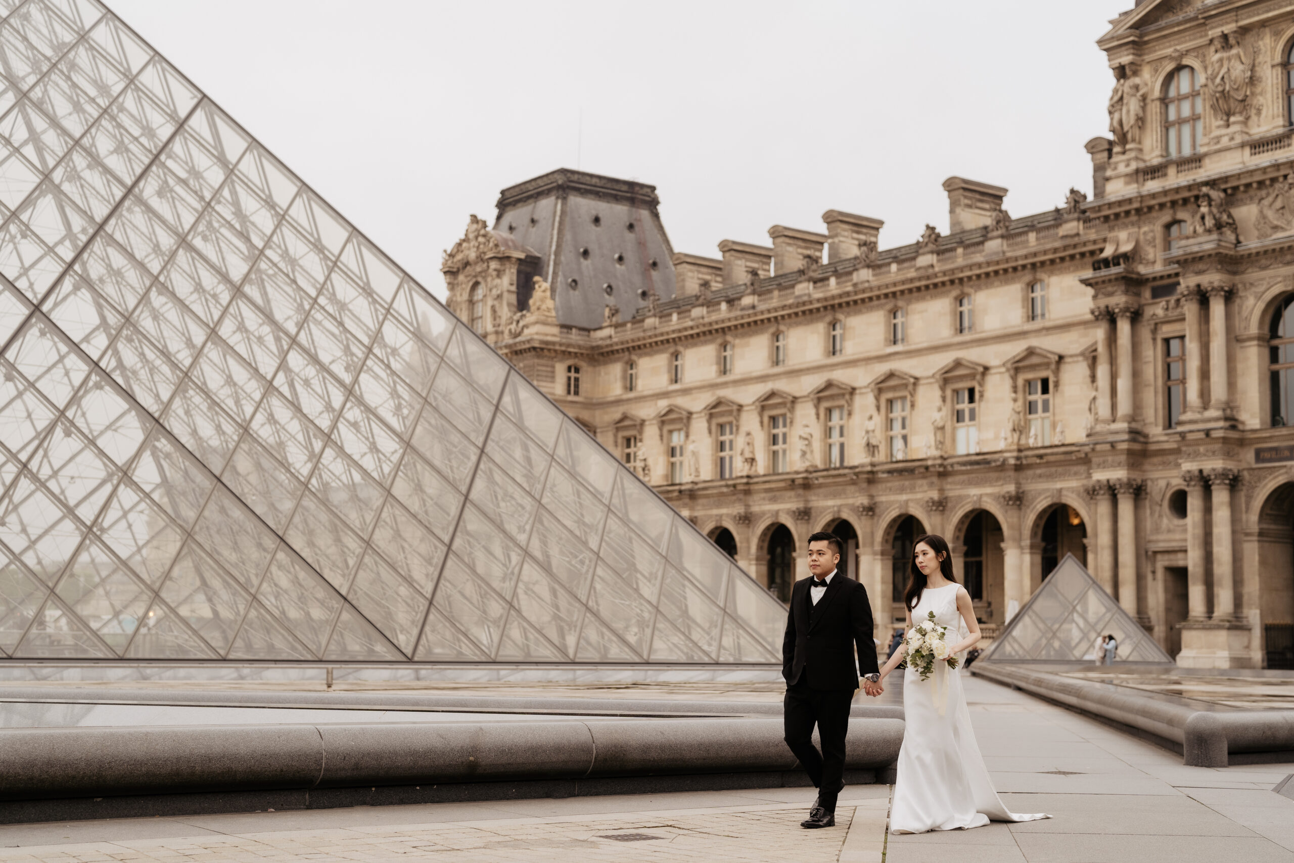 Couple full-day Pre-wedding Photoshoot in Paris sunrise at the Louvre 
