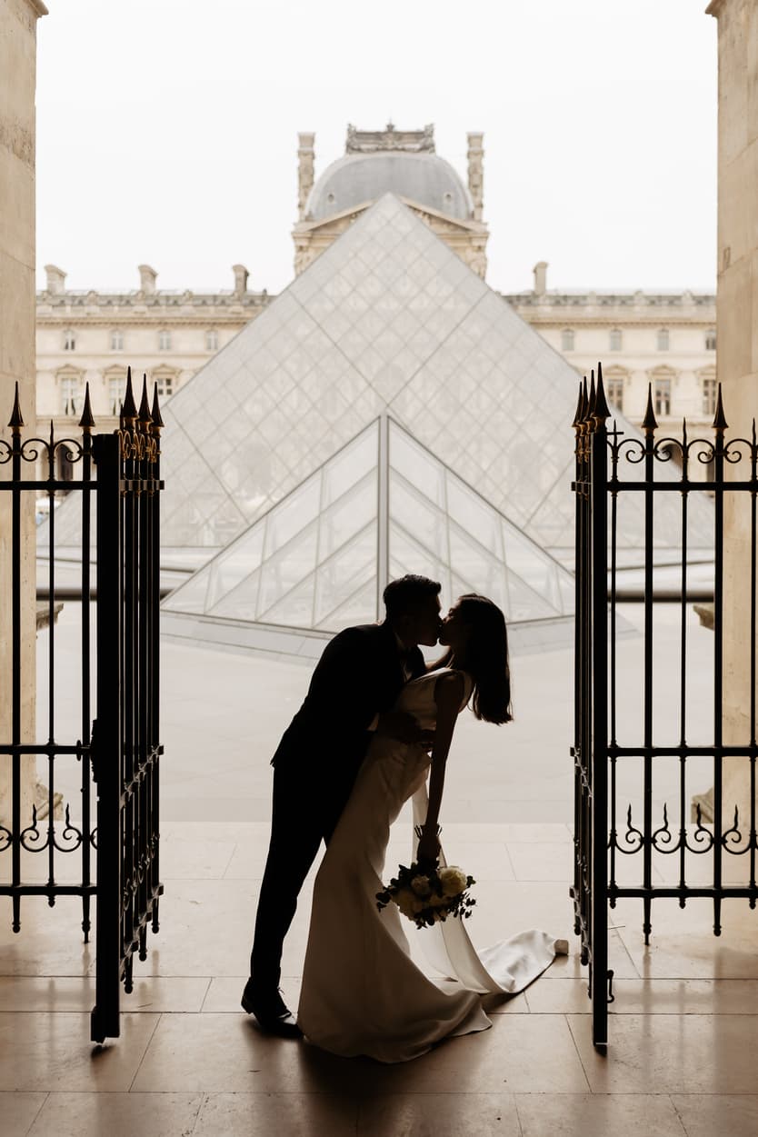 Couple full-day Pre-wedding Photoshoot in Paris sunrise at the Louvre