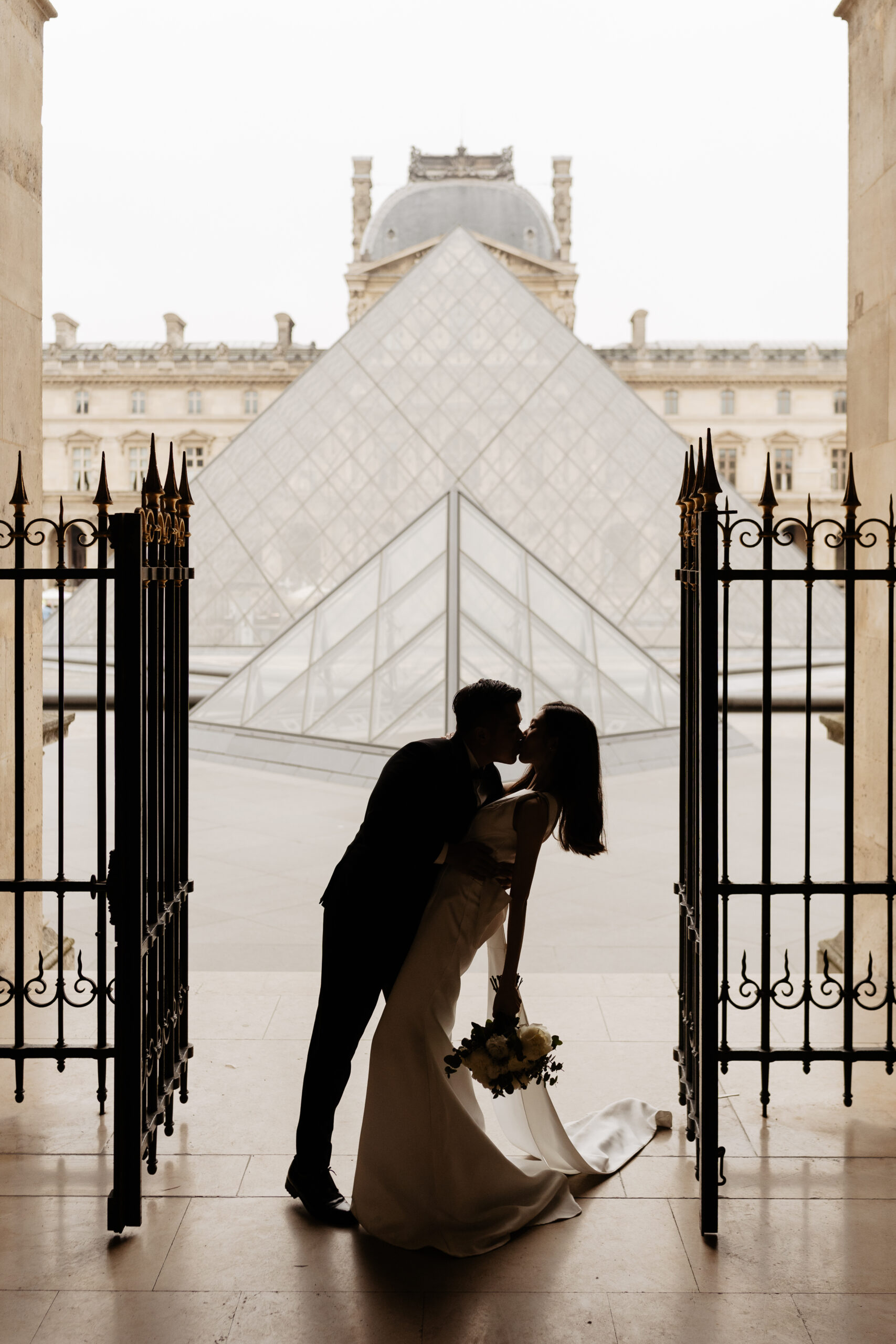 Couple full-day Pre-wedding Photoshoot in Paris sunrise at the Louvre 