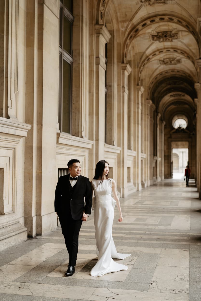 Couple full-day Pre-wedding Photoshoot in Paris sunrise at the Louvre