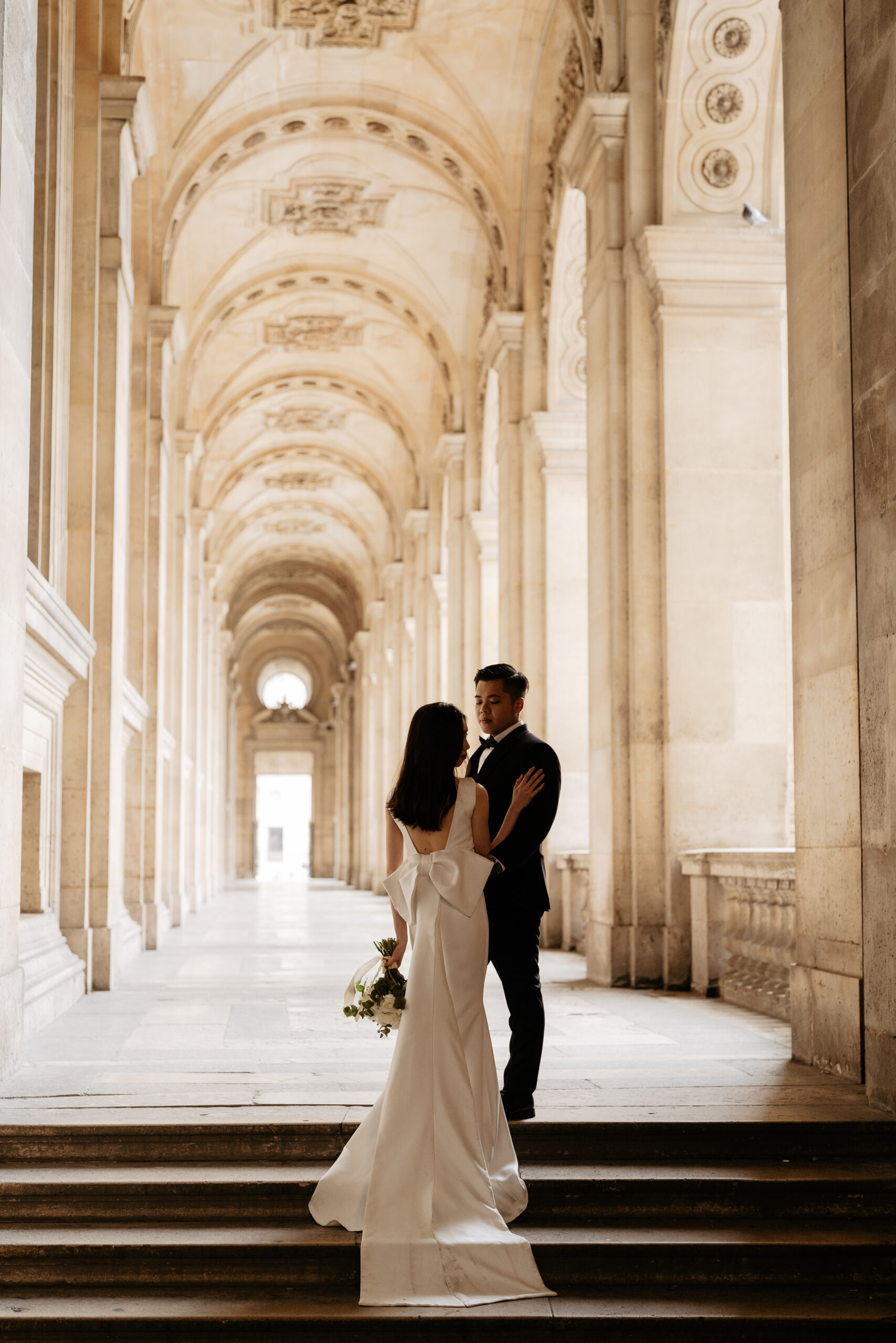 Couple full-day Pre-wedding Photoshoot in Paris sunrise at the Louvre 
