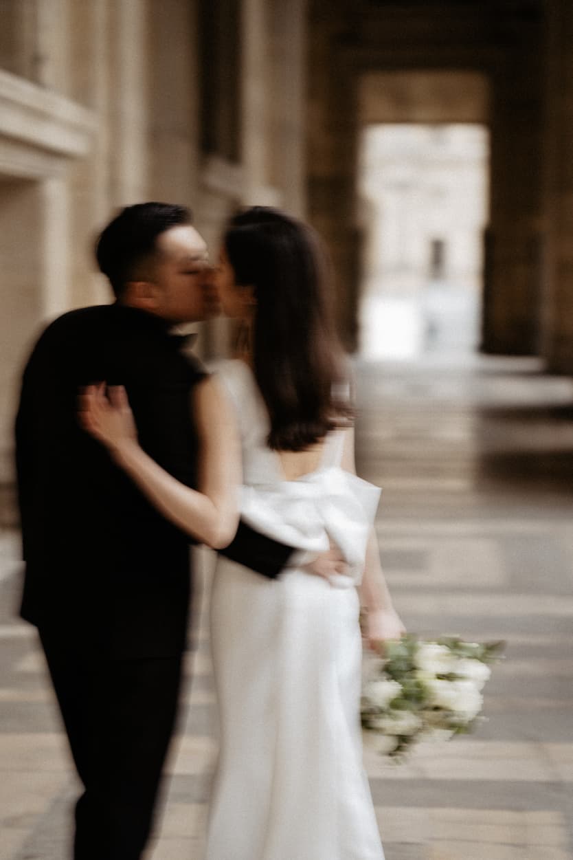 Couple full-day Pre-wedding Photoshoot in Paris sunrise at the Louvre