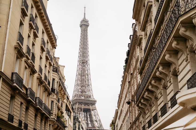 Couple full-day Pre-wedding Photoshoot in Paris with Eiffel Tower view