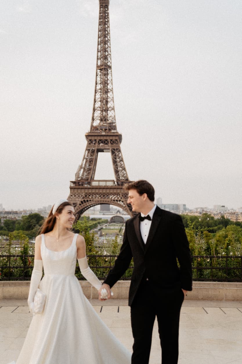 Destination wedding elopement in Paris couple's shooting in Trocadero