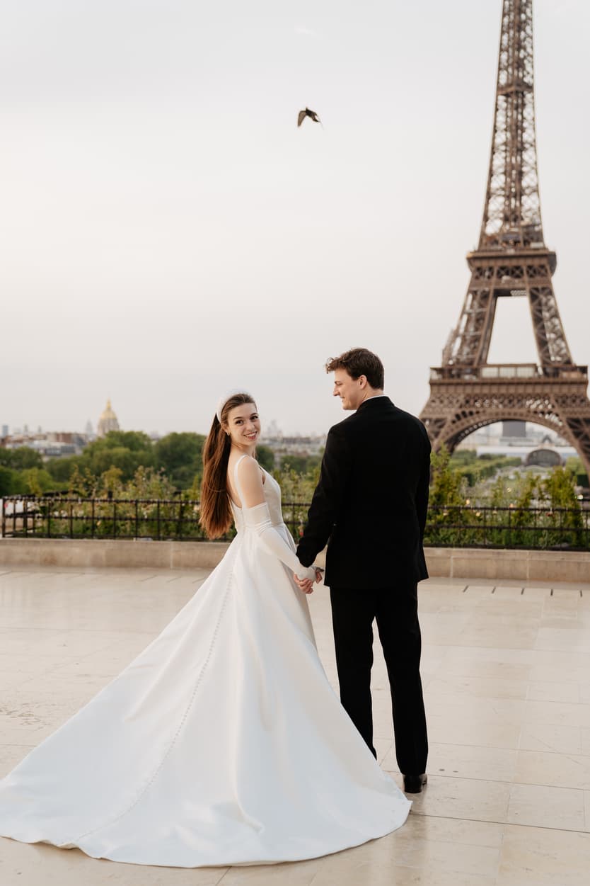 Destination wedding elopement in Paris couple's shooting in Trocadero
