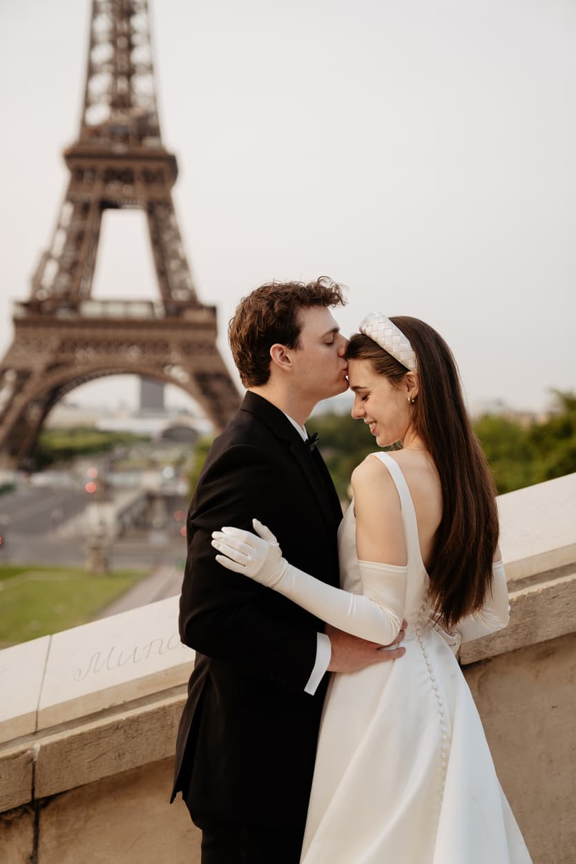 Destination wedding elopement in Paris couple's shooting in Trocadero