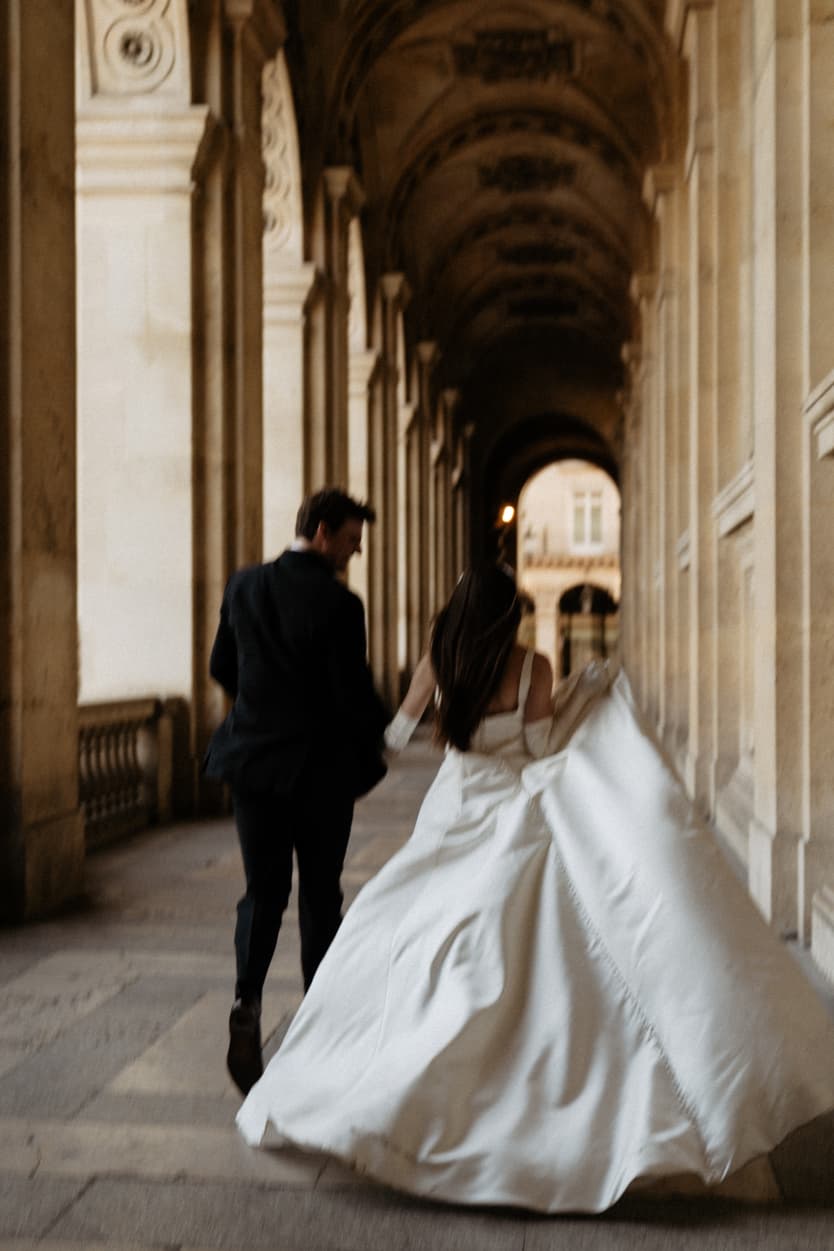 Destination wedding elopement in Paris couple's shooting at the Louvre