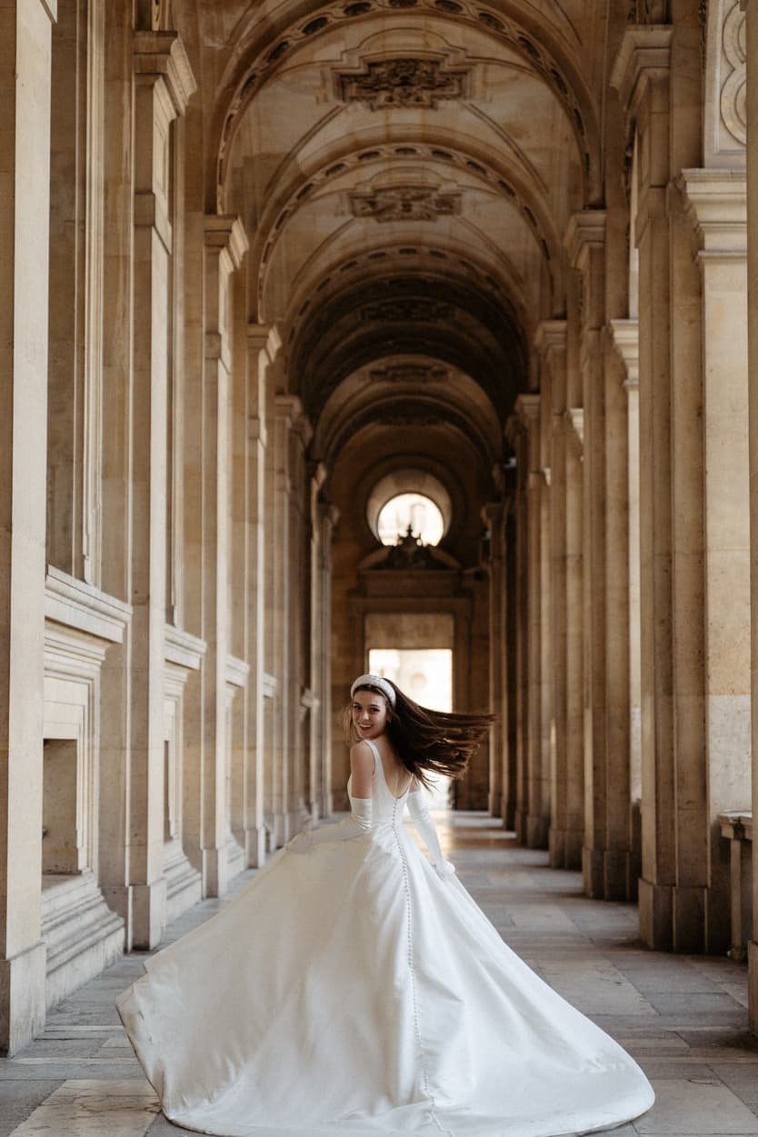 Destination wedding elopement in Paris couple's shooting at the Louvre