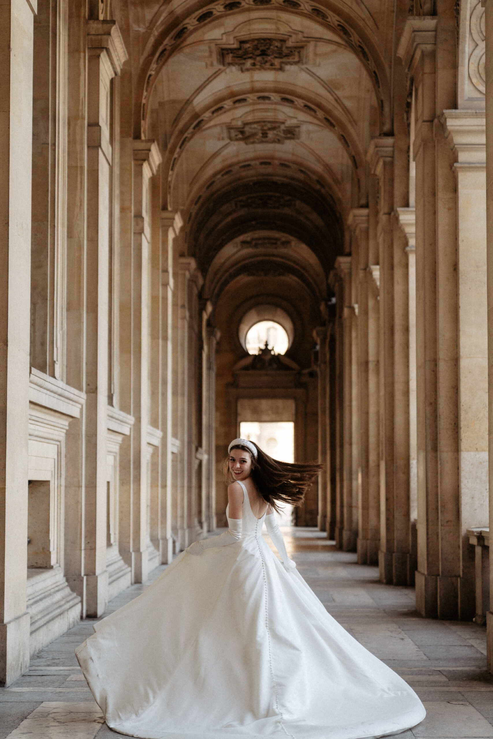 Destination wedding elopement in Paris  couple's shooting at the Louvre