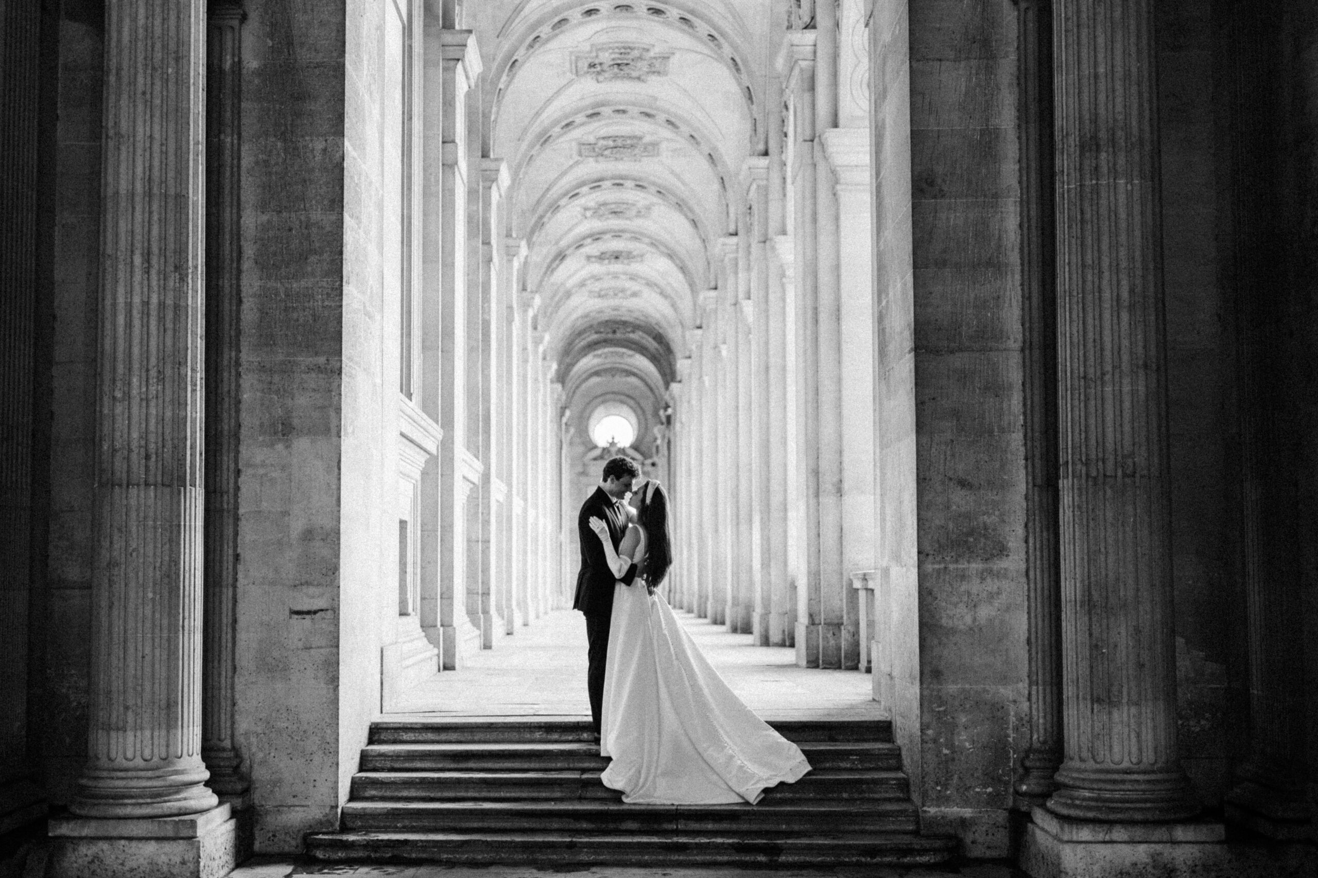 Destination wedding elopement in Paris  couple's shooting at the Louvre