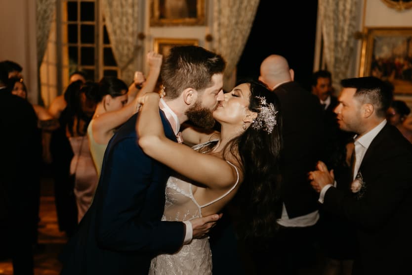 The couple kissing in the middle of the dance floor at the château reception