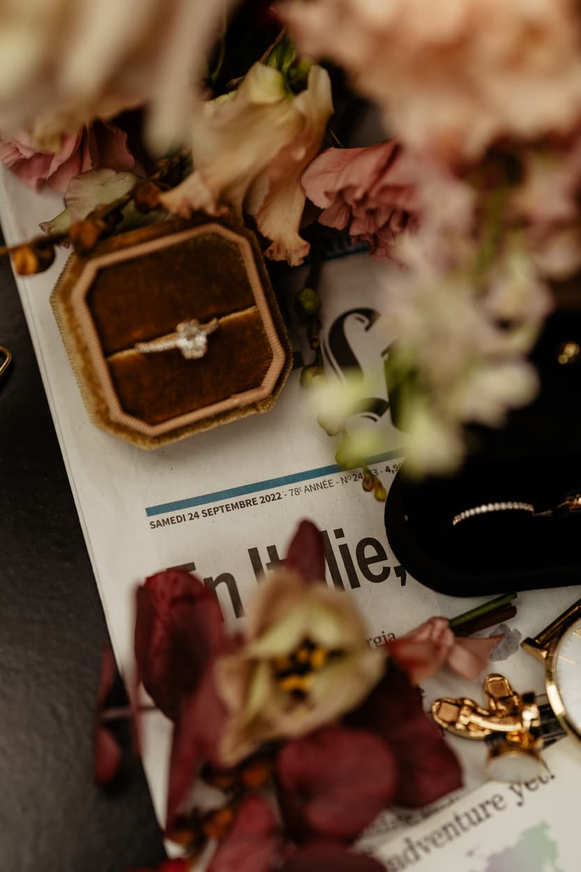 Destination elopement wedding Hotel Particulier Montmartre, Paris detail shots
