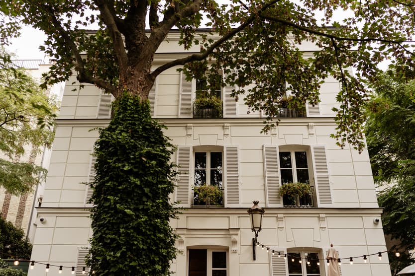Destination elopement wedding Hotel Particulier Montmartre, Paris 