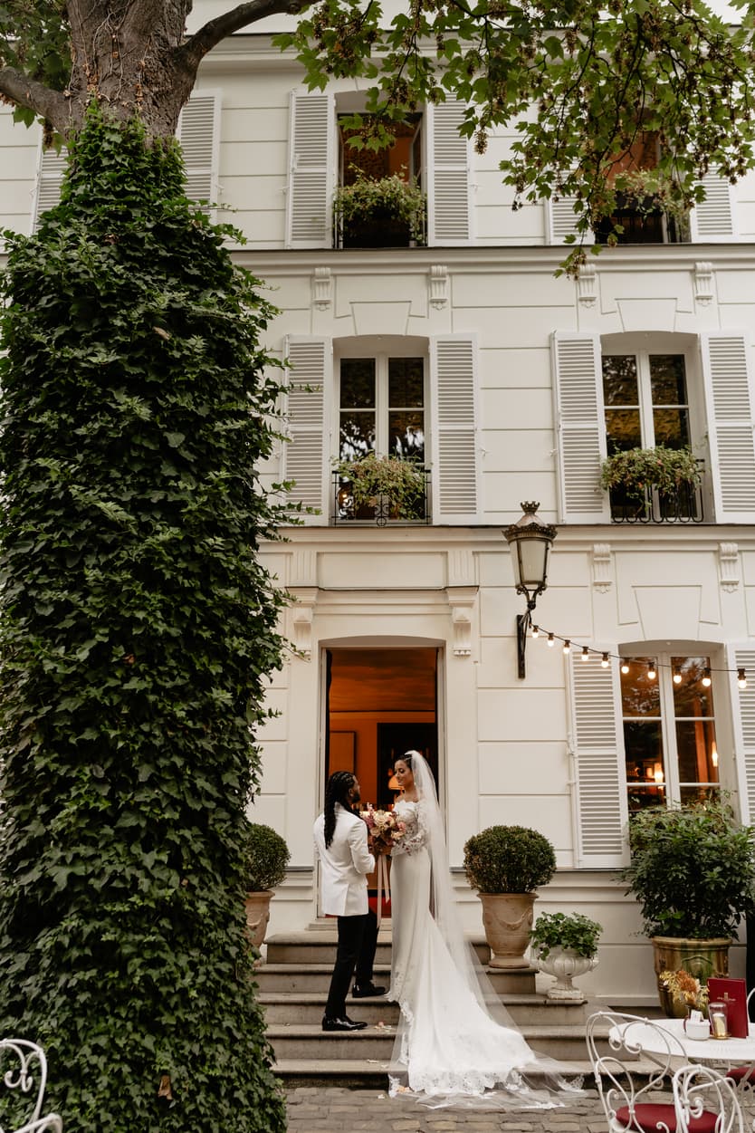 Destination elopement wedding Hotel Particulier Montmartre, Paris couple photos