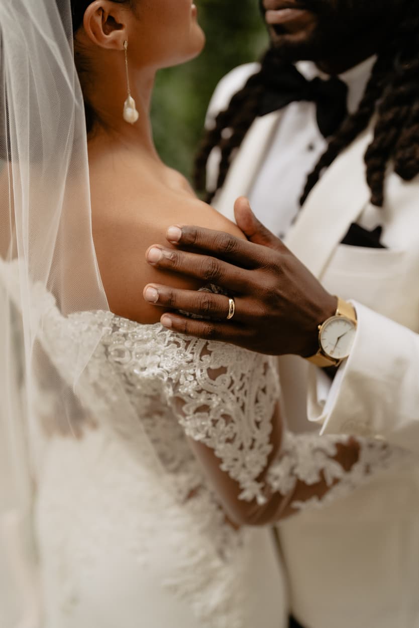 Destination elopement wedding Hotel Particulier Montmartre, Paris couple photos detail hands 