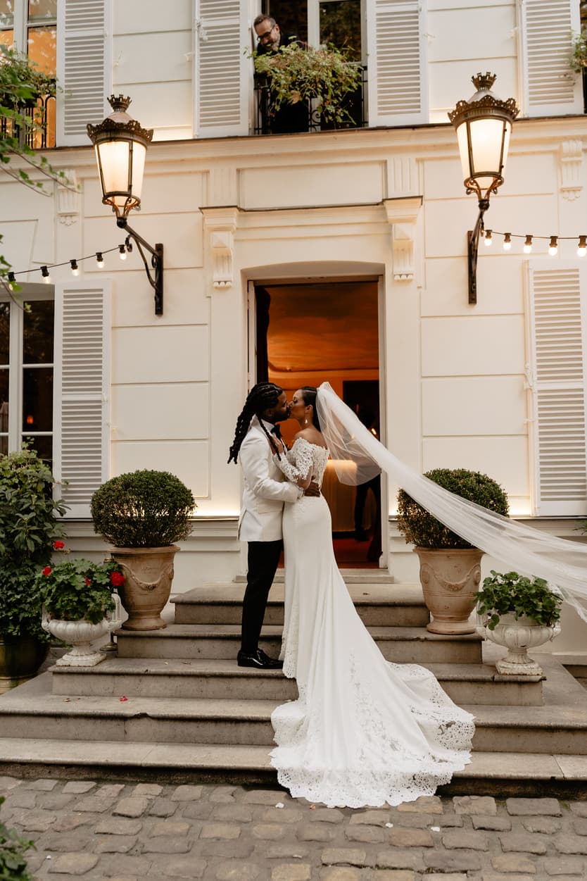 Destination elopement wedding Hotel Particulier Montmartre, Paris couple photo kissing 