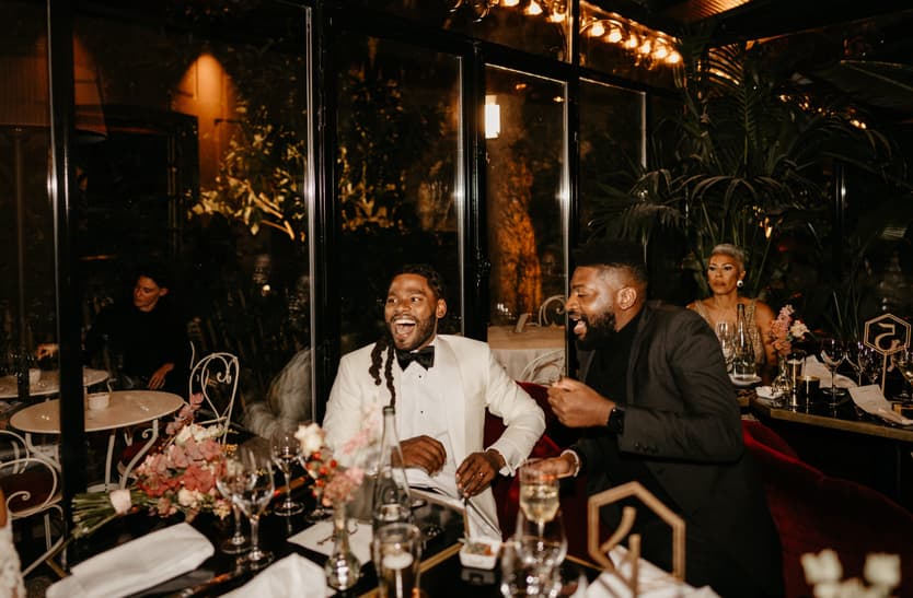 Destination elopement wedding Hotel Particulier Montmartre, Paris couple and guests dinner 