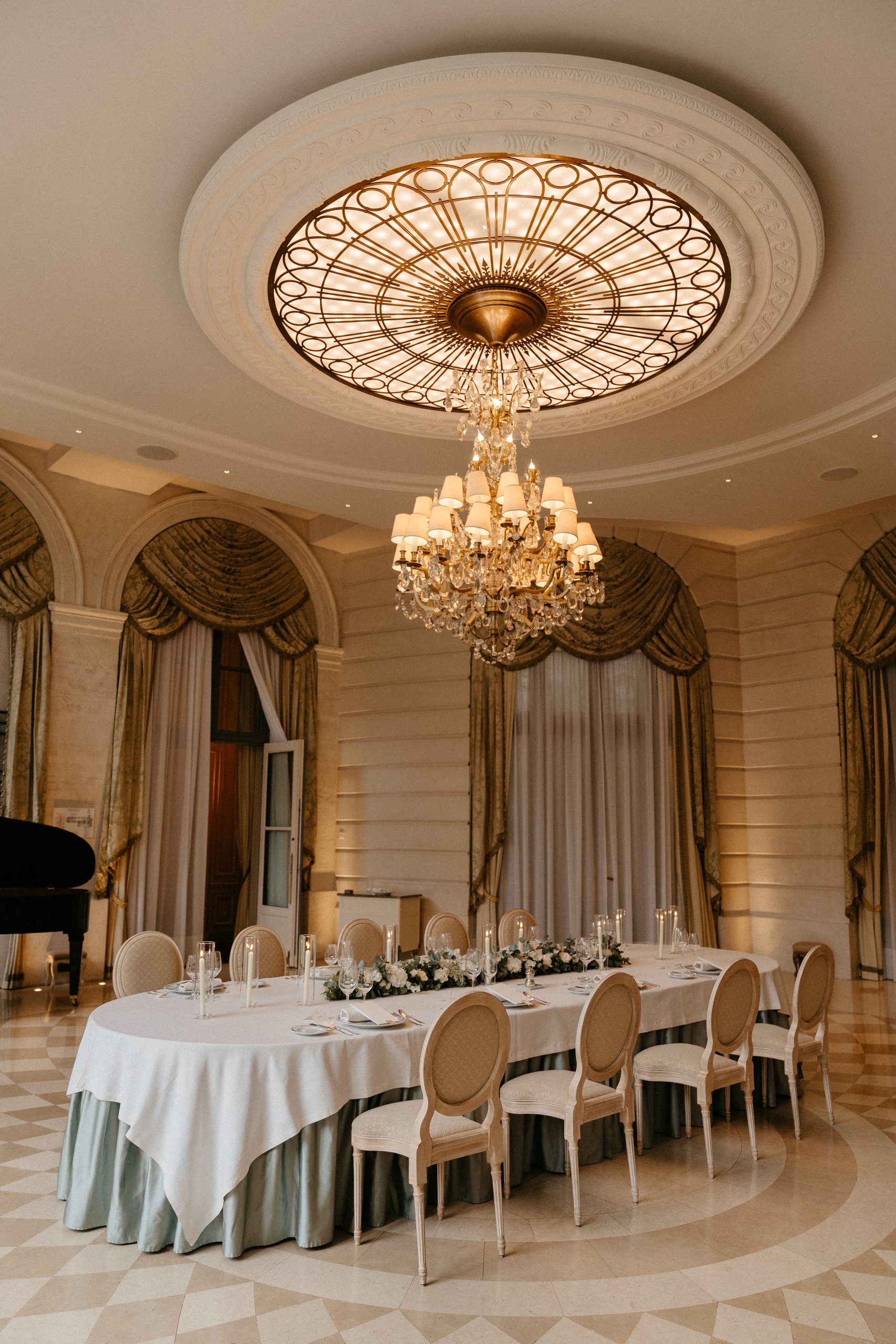 Destination wedding elopement at the luxurious Ritz Paris dinner decoration