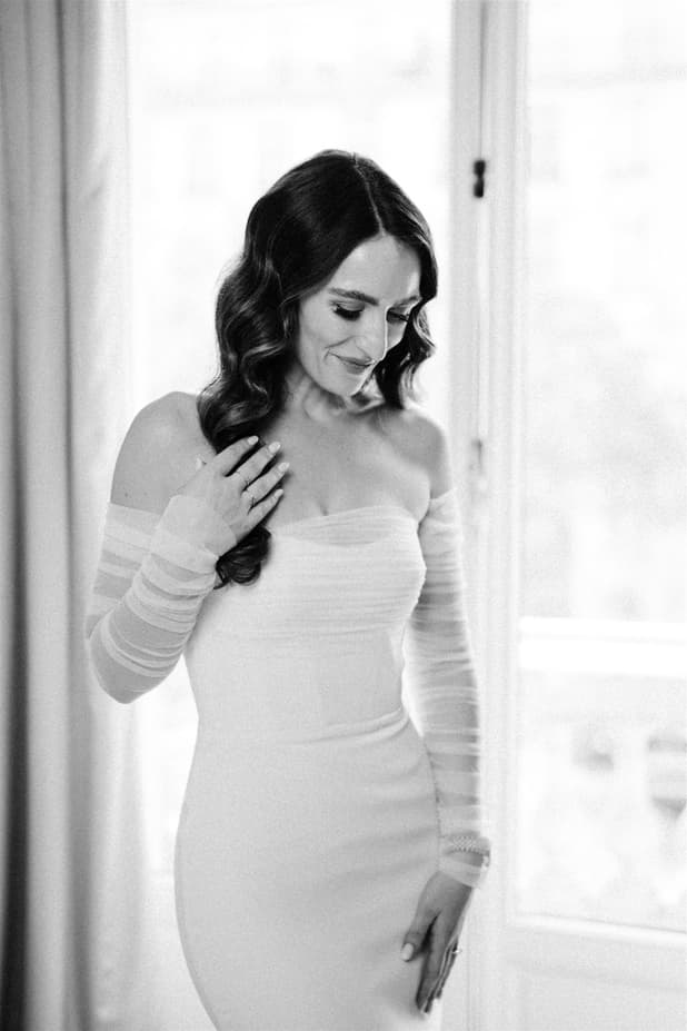 Elegance Bride getting ready B&W session in Peninsula paris wedding rooftop photographer