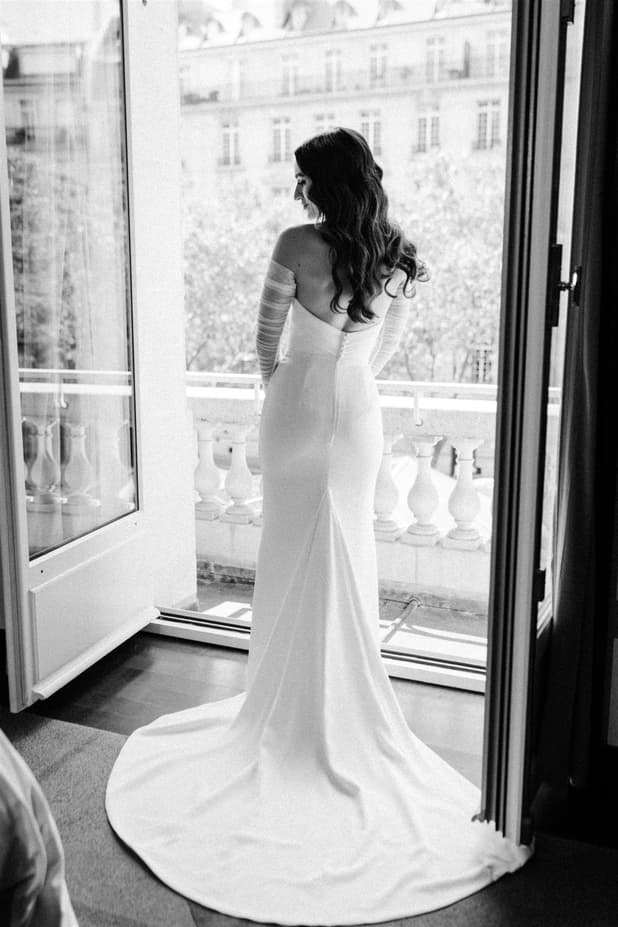 Bride getting ready B&W session in Peninsula paris wedding rooftop photographer