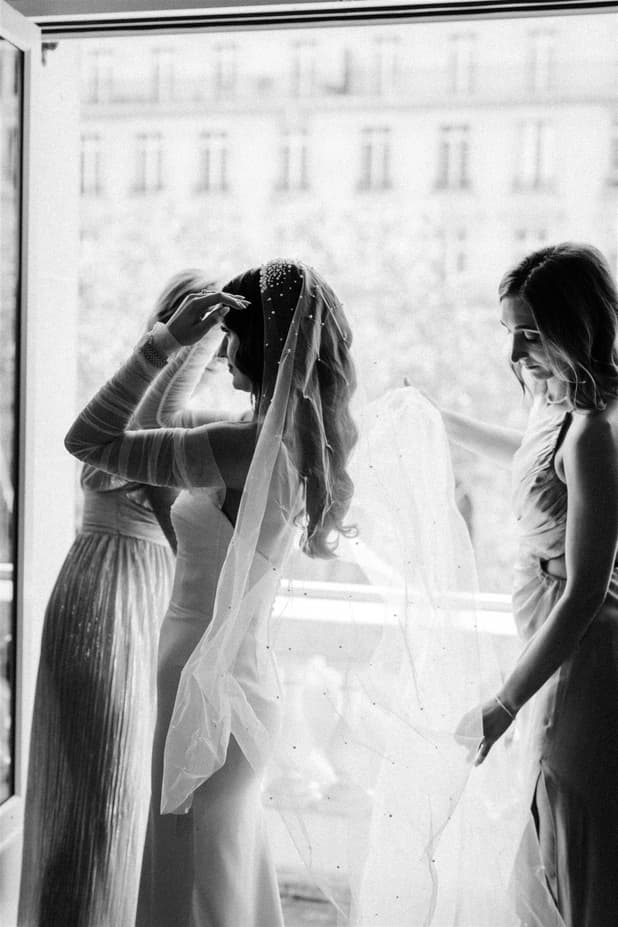 Elegance Bride getting ready B&W session in Peninsula paris wedding rooftop photographer