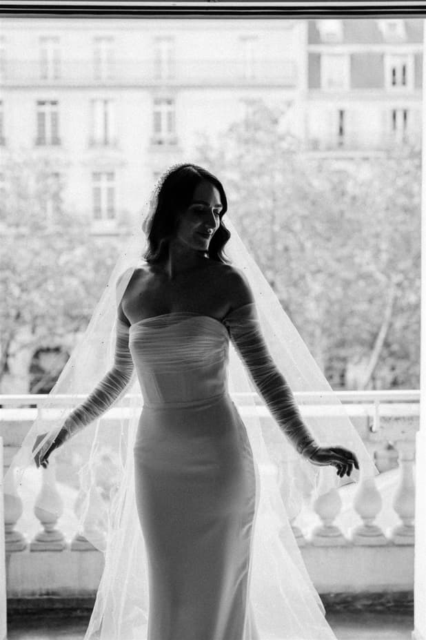 Elegance Bride getting ready B&W session in Peninsula paris wedding rooftop photographer