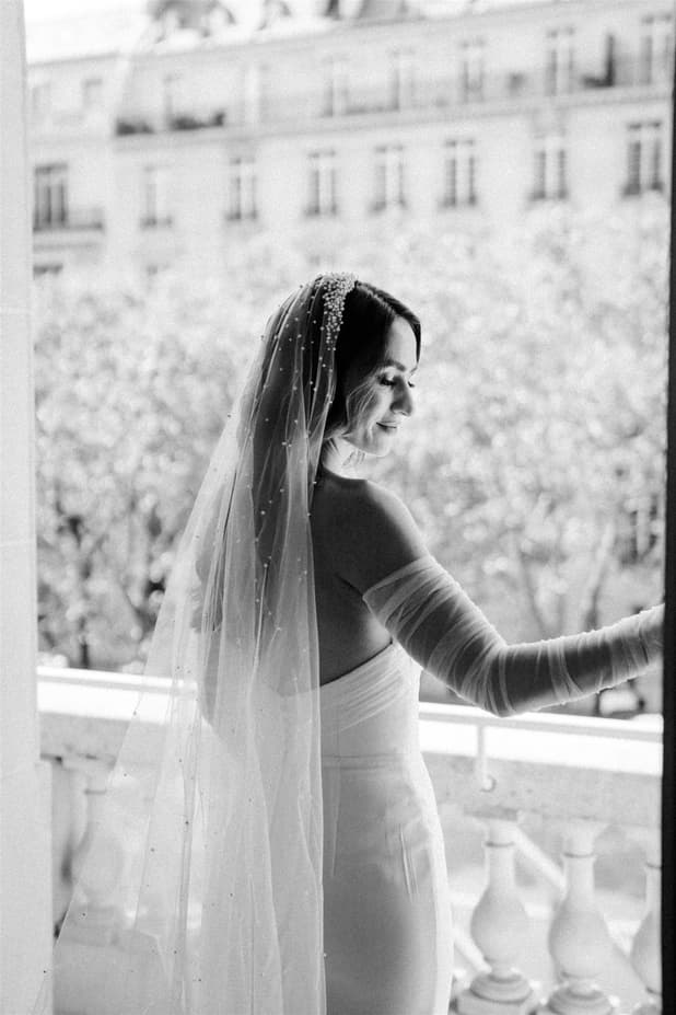 Elegance Bride getting ready B&W session in Peninsula paris wedding rooftop photographer