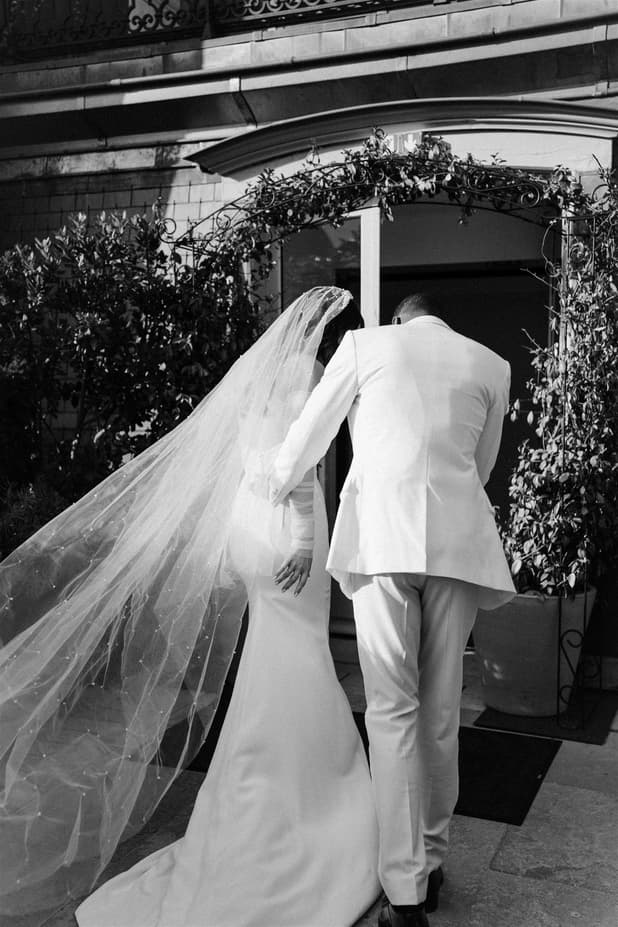 Groom and Bride couple photosession in Peninsula Paris wedding photographer