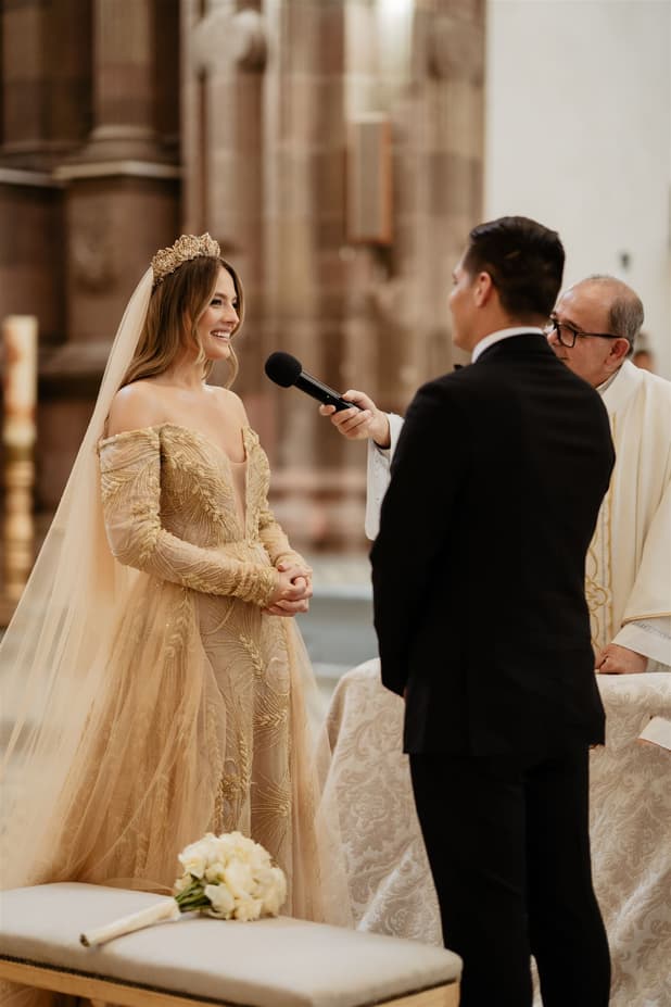 Wedding Ceremony at the church Iglesia de San Francisco San Miguel de Allende photographer / videographer
