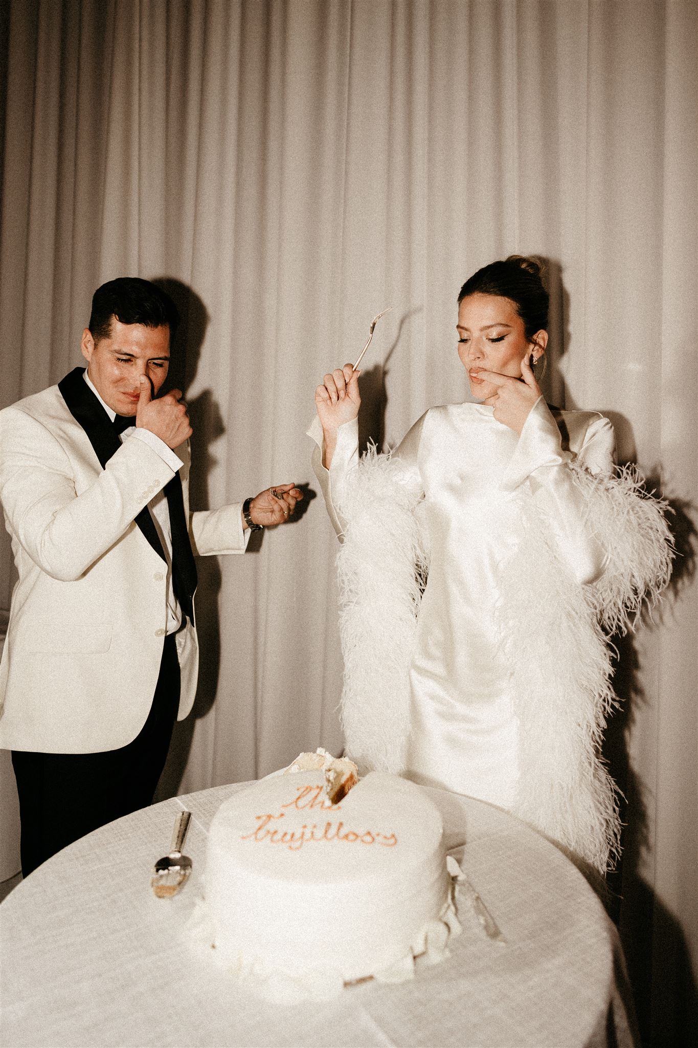 bride & groom cutting cake at wedding mexico