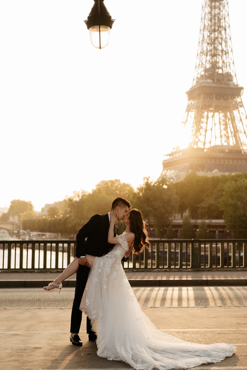 Pre-wedding photo bir hakeim eiffel tower