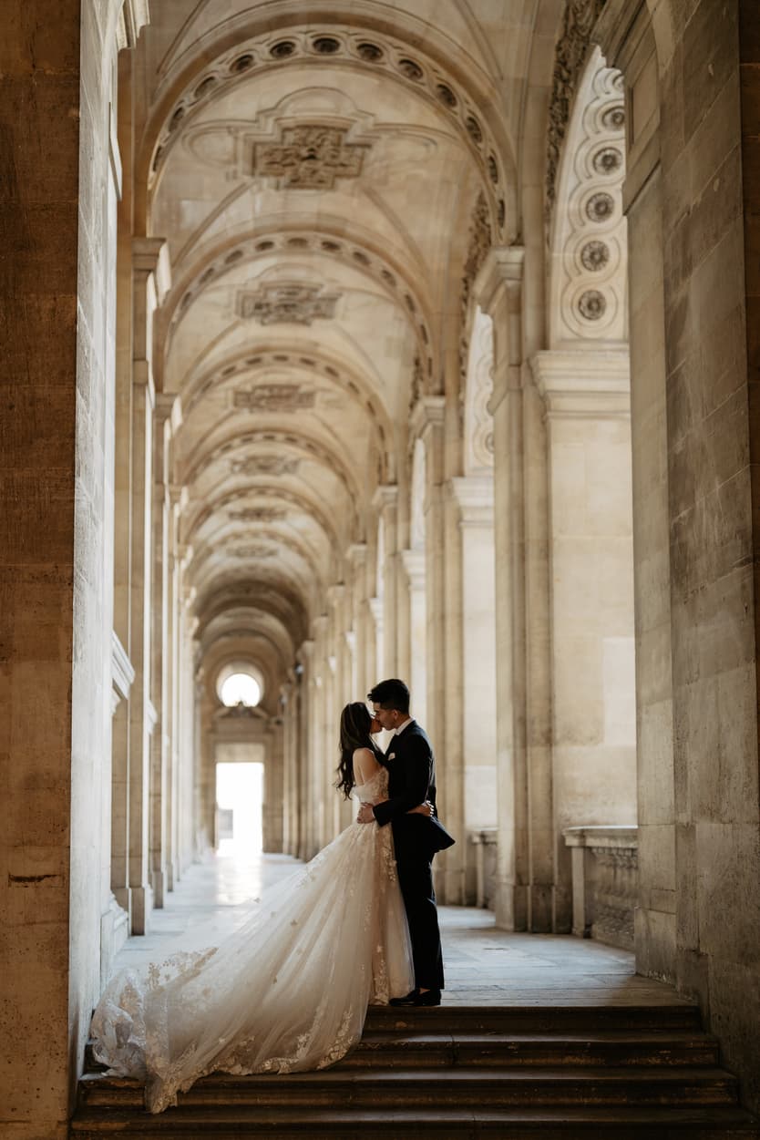 pre-wedding photos Louvre museum