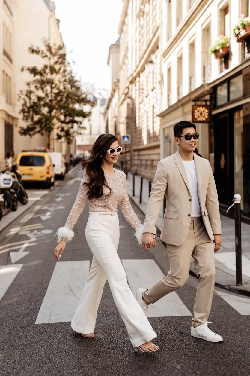 paris pre-wedding couple street style photoshoot at street in paris