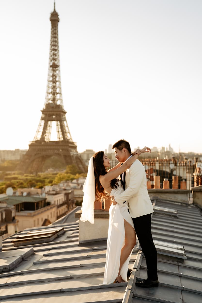 paris pre-wedding couple photoshoot on a secret paris rooftop
