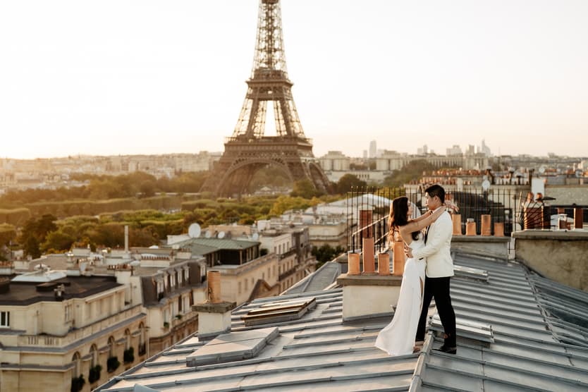 paris pre-wedding couple photoshoot on a secret paris rooftop