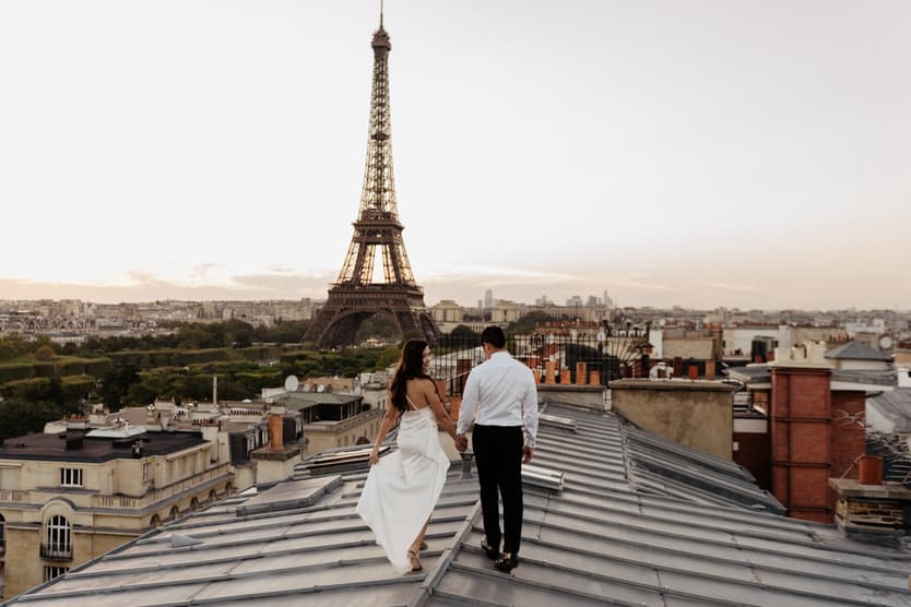 paris pre-wedding couple photoshoot on a secret paris rooftop