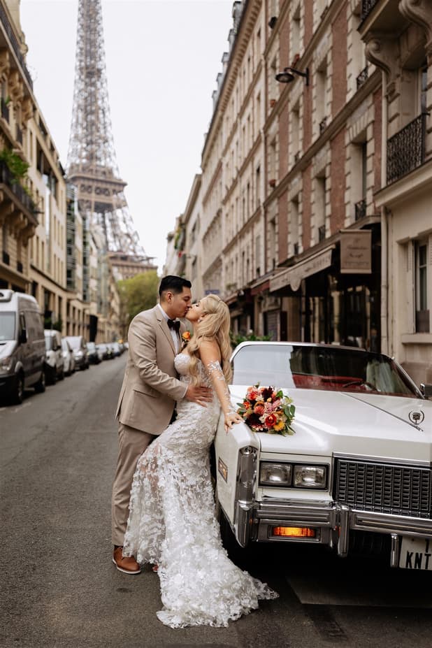 paris elopement photographer couple kissing vintage car