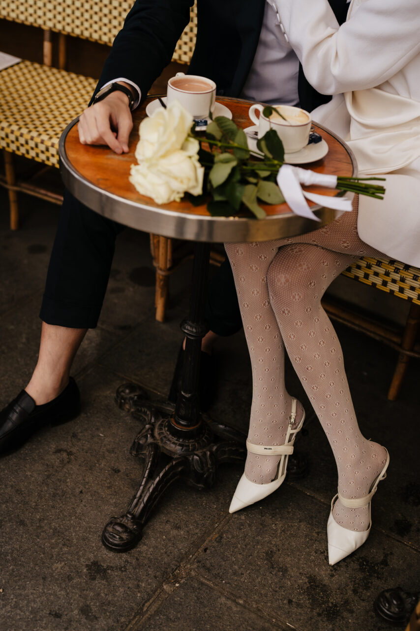 Romantic and editorial look paris-prewedding