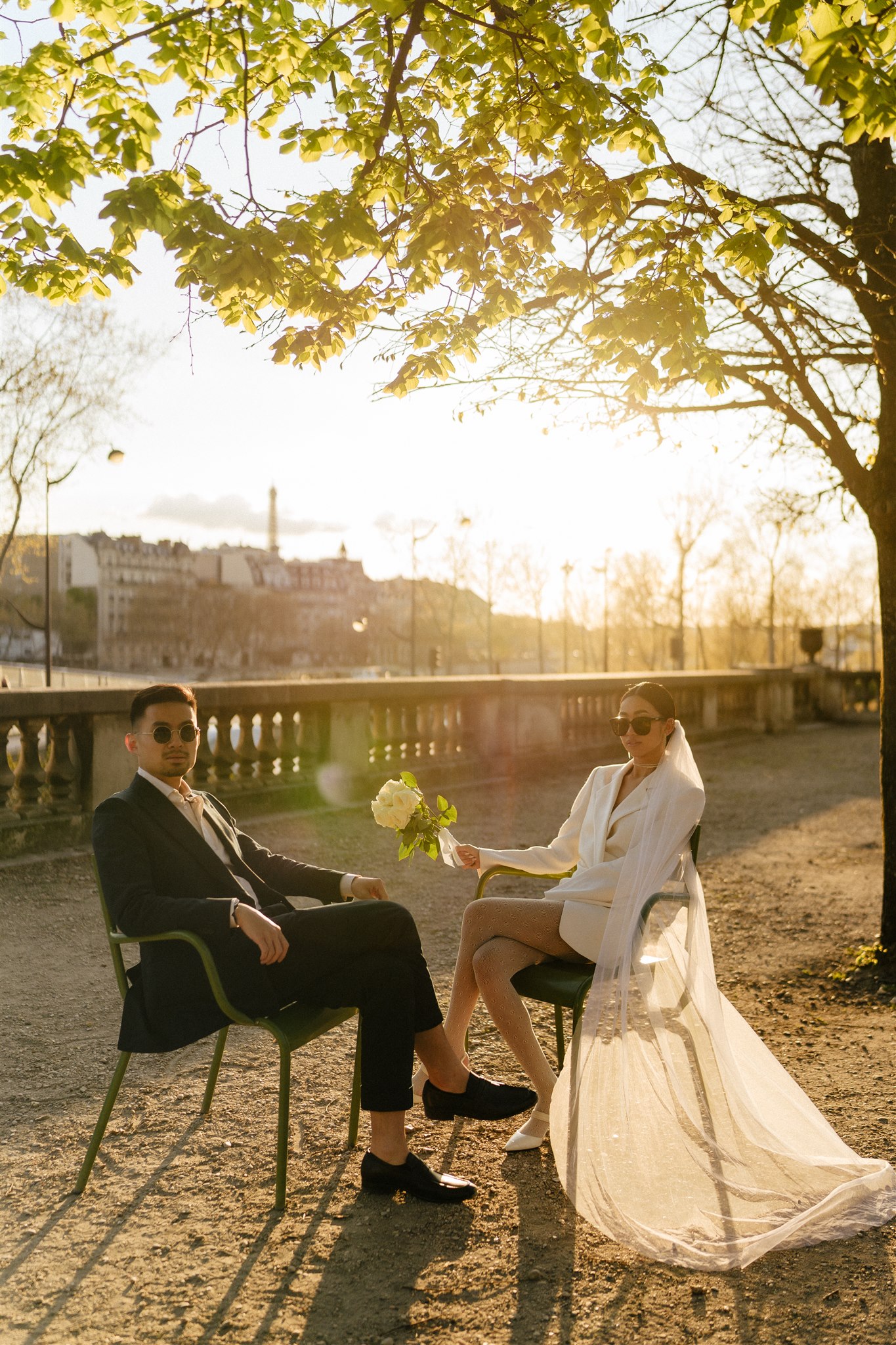 pre-wedding photos at sunset in Paris